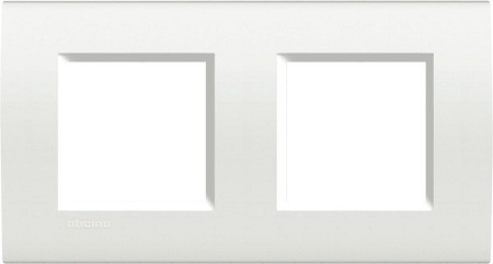 Plaque de recouvrement 2x2 modules entraxe 71mm blanc Living Light Bticino