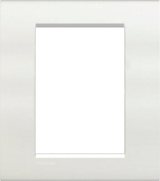 Plaque de recouvrement 3+3 modules blanc Living Light Bticino