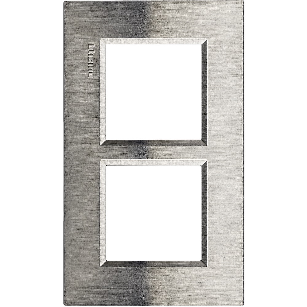 Plaque de recouvrement 2x2 modules entraxe 57mm acier brossé Living Light Bticino