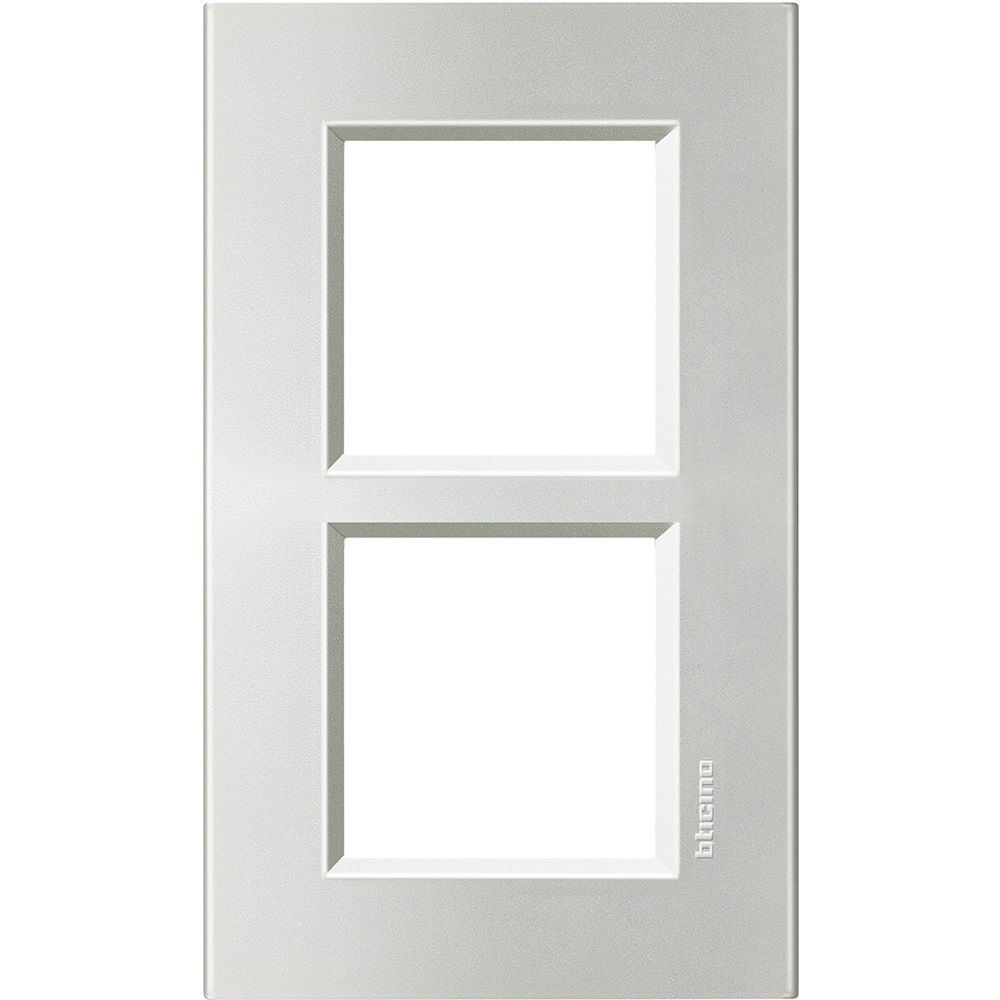 Plaque de recouvrement 2x2 modules entraxe 57mm argent Living Light Bticino