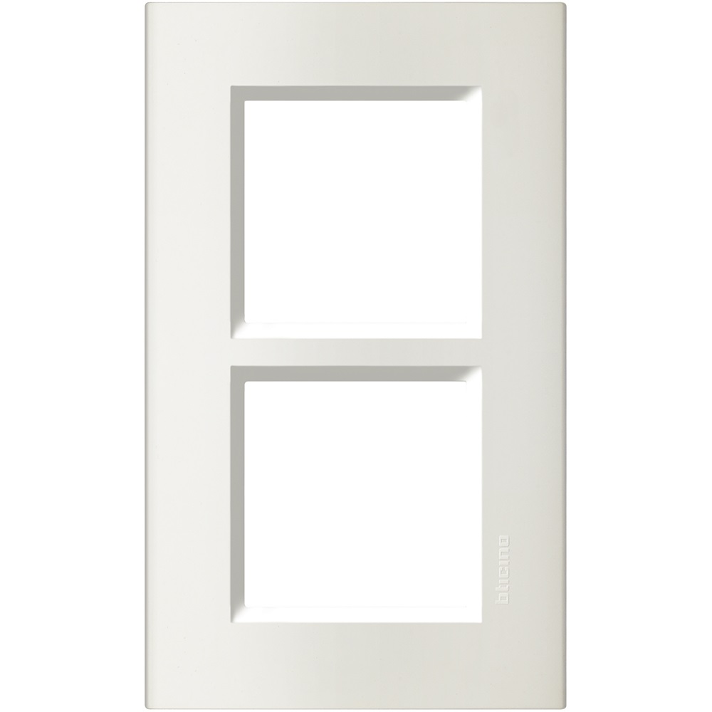 Plaque de recouvrement 2x2 modules entraxe 57mm blanc Living Light Bticino
