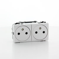 Prise de courant double précâblée 2P+T affleurante bornes auto blanc Living Light  Bticino