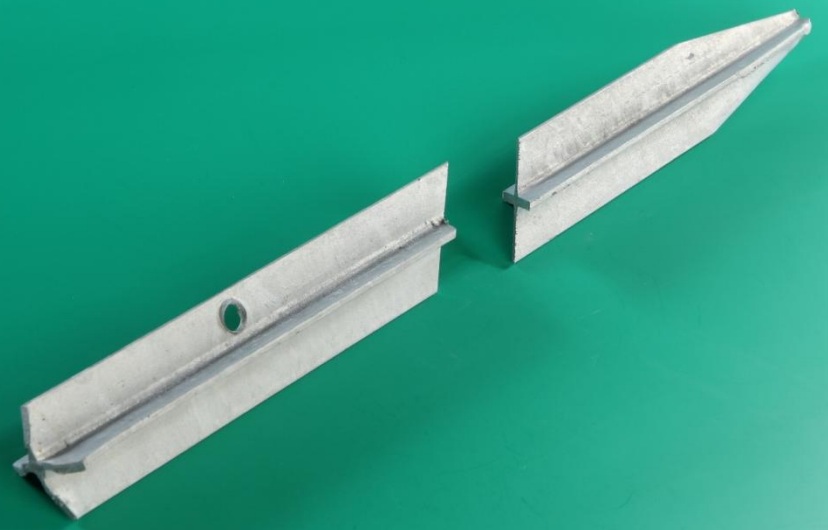 Piquet de terre en croix acier galvanisé 50x50x3x1500mm + boulon M8