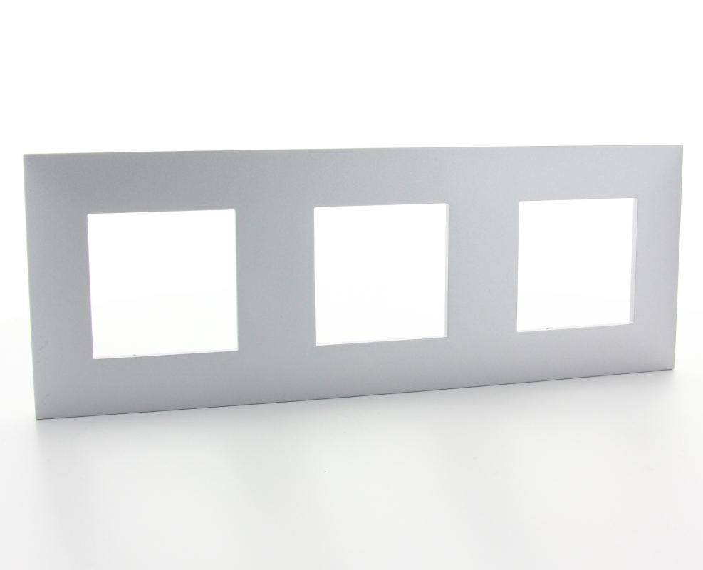 Plaque de recouvrement triple entraxe 71mm Valena Next aluminium fumé Legrand