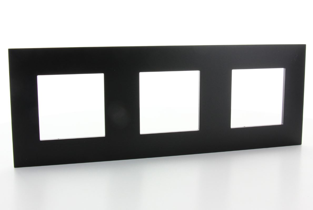 Plaque de recouvrement triple entraxe 71mm Valena Next noir/fumé opale Legrand