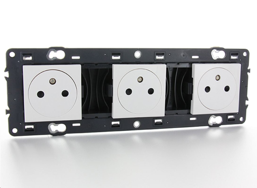 Prise de courant triple affleurante 2P+T 16A/250V bornes auto support à vis Valena Next blanc Legrand
