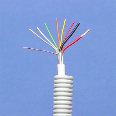 Tube précâblé (flex) avec câble souple blindé alarme 8x0.22mm² + 2x0.75mm² Eca (rouleau 100 mètres)